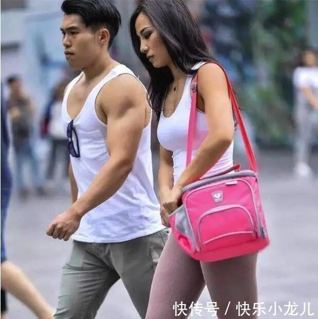 布料 打底裤的打扮展现青春色彩,搭配出全新感觉