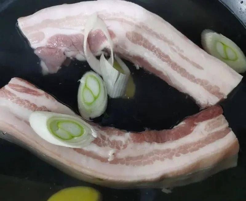 脆皮五花肉：外酥里嫩，肥而不腻，太香了