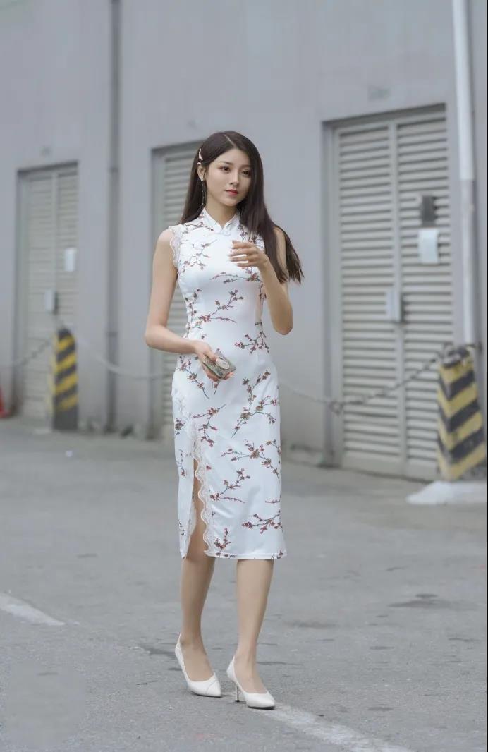 花式|街拍:花式旗袍,展现性感好身材