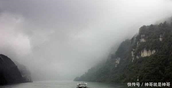 除害,村里小河湾,钓起四十多斤长江怪鱼,没人知道从何而来