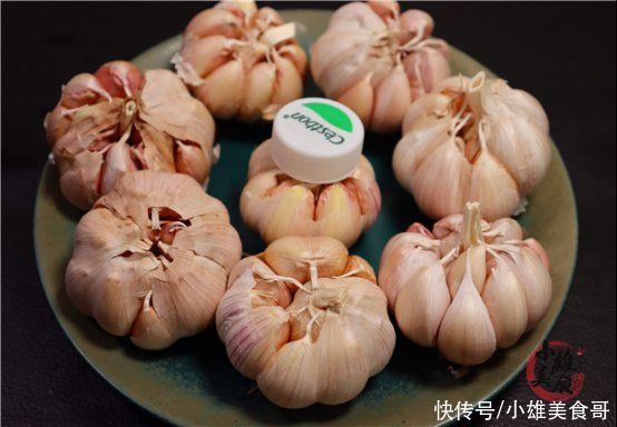 矿泉水瓶|大蒜皮别再用手剥了，一个瓶盖就搞定，快速去皮不费劲，太厉害了