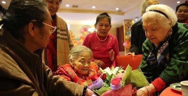 百岁老人总结出8大长寿习惯,运动只排第8,第1很多人忽略