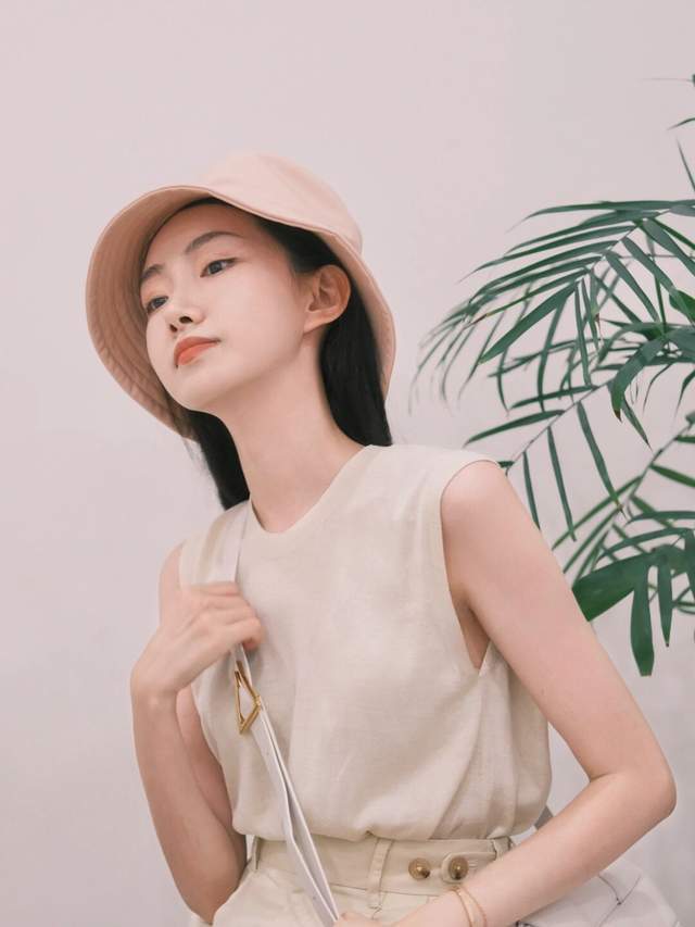 洋气|20岁到30岁的女生夏季末尾这样穿,衬衫配阔腿裤简约洋气,超好看