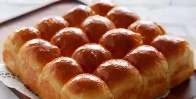 简单的面包做法，不用烤箱不用蒸，香甜柔软，儿子连吃5个直夸香