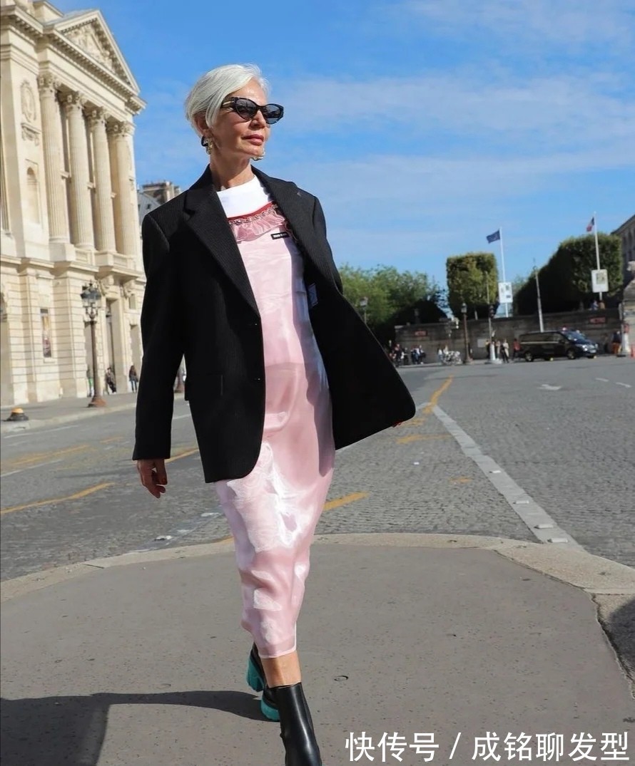 针织|这位六十多岁的阿姨时髦到老!大气又显气场,气质不比年轻人逊色