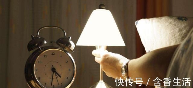 睡眠质量|比糖和盐“可怕”的3种食物,你若经常吃,“失眠”不请自来