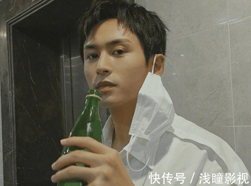 李易峰|繼龔俊后，張哲瀚終于也迎來(lái)首個(gè)常駐綜藝，嘉賓陣容太豪華了吧！