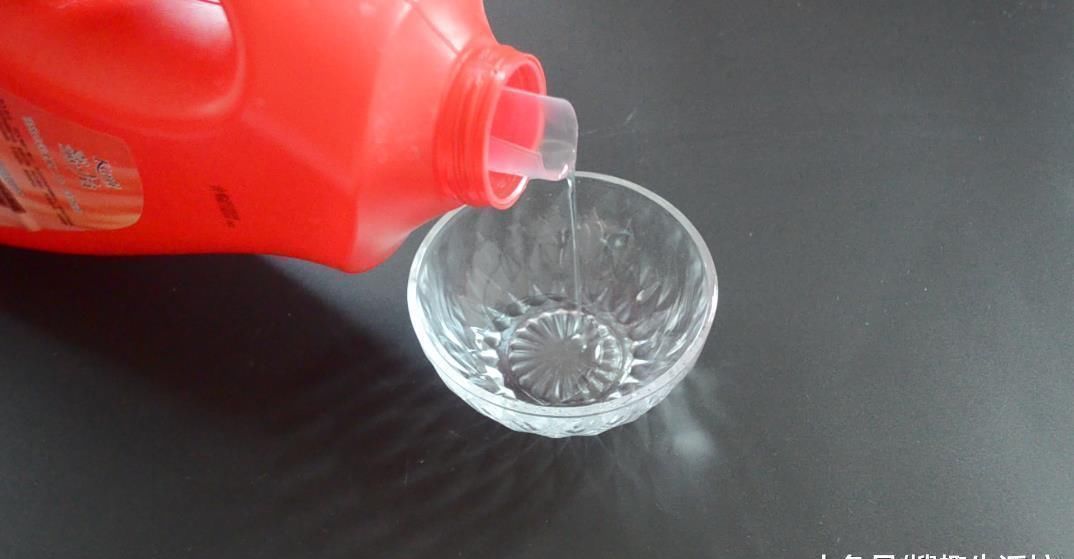 花露水|花露水倒进洗衣液里太实用了, 可惜很多人还不知道, 学会受用一生