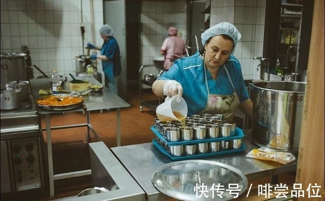 营养不良|孤儿院的厨娘长得又白又胖, 孤儿们严重营养不良骨瘦如柴