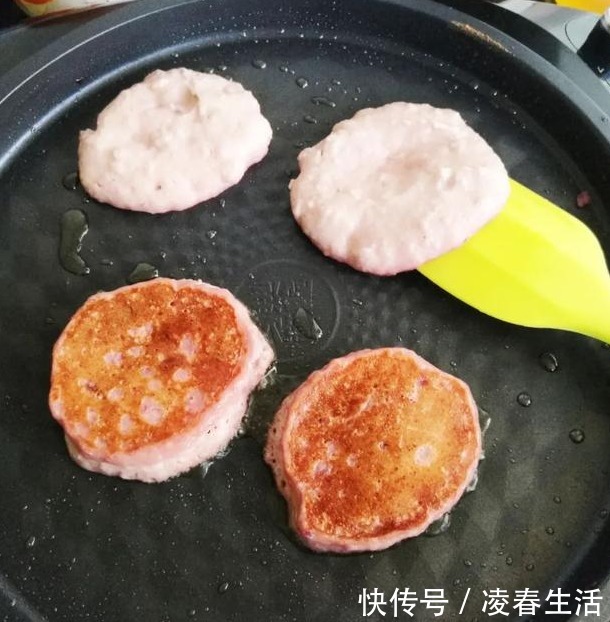 玉米|放暑假了，3个营养早餐饼可以做给孩子们吃，希望大家喜欢！