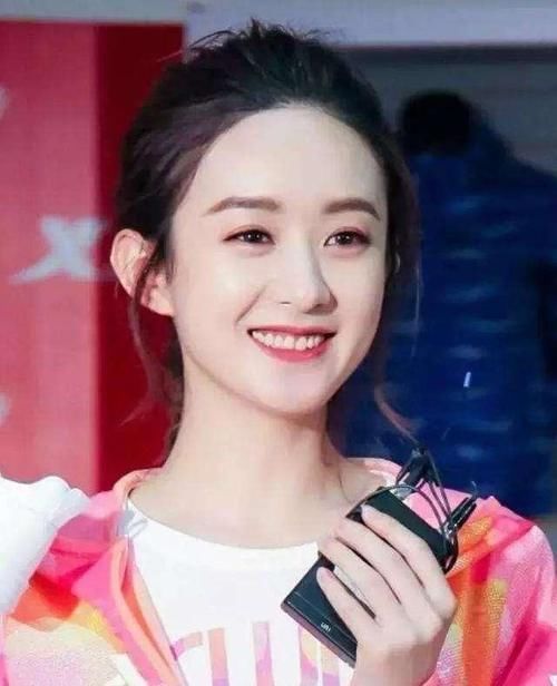 热巴|脸上有这3个“特征”的女生,别轻易留刘海!露五官更年轻又女神