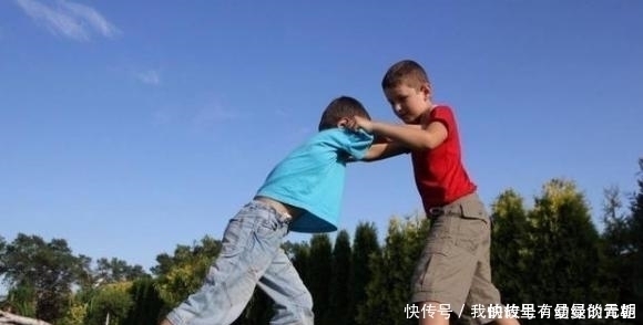 男孩子|20岁年轻孕妇怀上四胞胎,孩子出生后,婆婆笑了,老公却哭了!