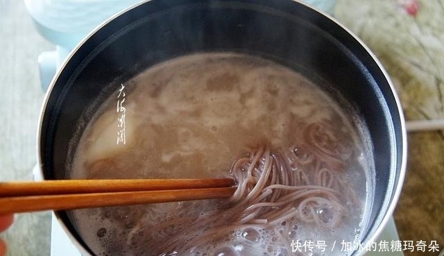 晚餐|晚餐就爱这碗荞麦面,口感劲道,热量低,吃多少也不担心长胖