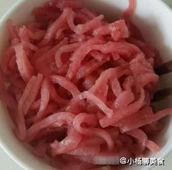 炒瘦肉，直接下锅炒就大错特错了，做好这5步，滑嫩不粘锅！