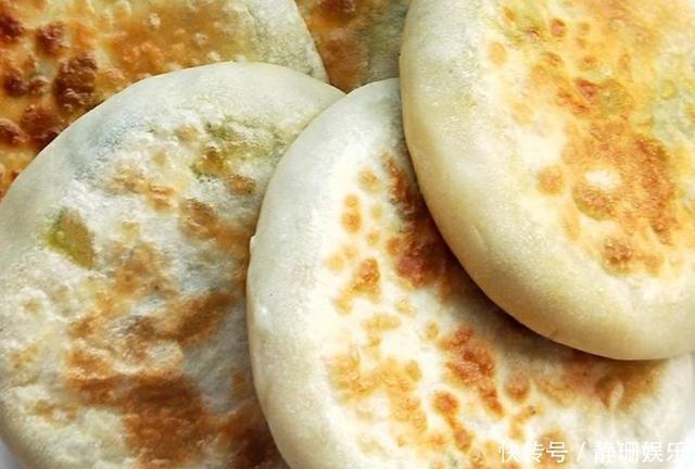 不揉面不擀面,教你轻松自制韭菜馅饼,皮薄馅多,上桌就被抢光了