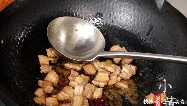 面条别再煮着吃了,教你做蒸面条,简单省事,主食和菜都有了