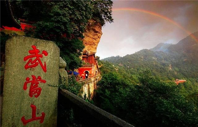 五岳|中国的五岳之首武当山：金庸笔下的武功圣地，无数道士在此修行