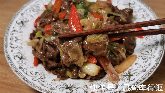 人人|一块牛肉,两根大葱,做人人爱吃的“葱爆牛肉”,牛肉嫩,葱也香