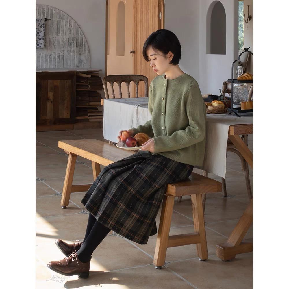 墨绿色 冬季怎么穿半身裙才好看,结合上毛衣保暖舒适,高级优雅又减龄