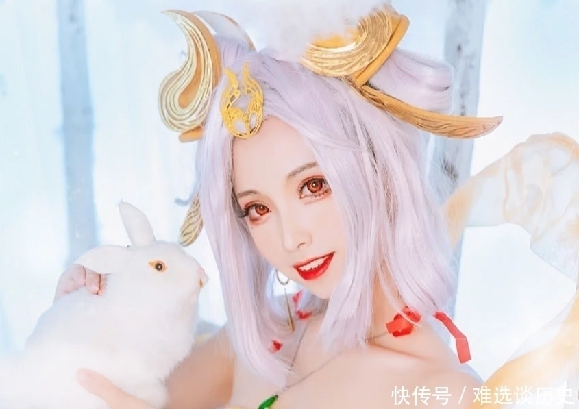 大学生cos|大学生cos嫦娥,仙女下凡,这双光脚丫,有谁扛得住?