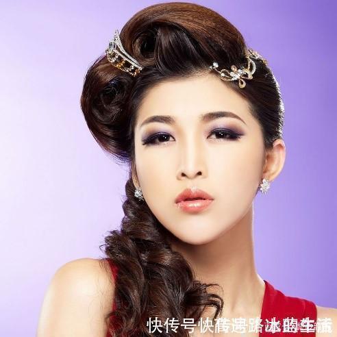 雍正@现代时尚设计师的灵感很多都来源于雍正《十二美人图》,不信你看