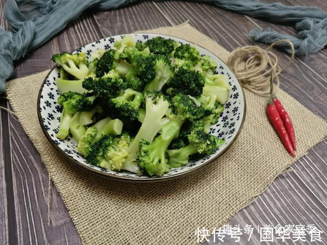 营养成分|西兰花怎么炒才清脆鲜嫩掌握这几点，西兰花色泽碧绿，原汁原味