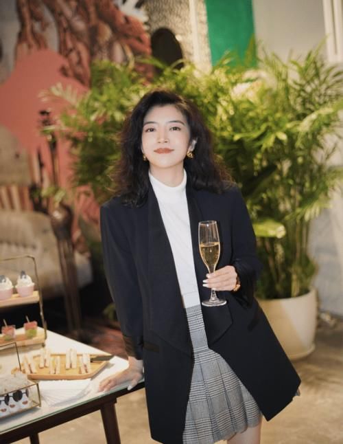 开春不知道怎么穿？瞧瞧三木的3套西装搭配，时髦百搭，好美！