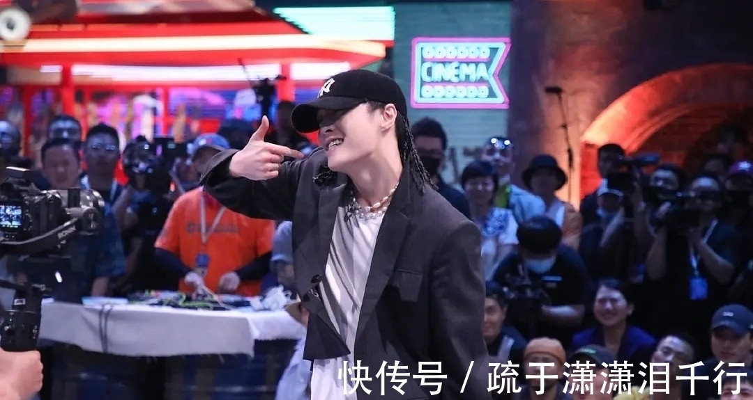 國風|張藝興新綜藝將襲，看到他不食人間煙火的造型：又被他“裝”到了