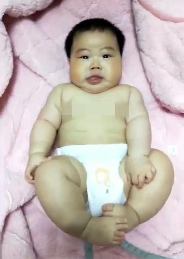 宝妈|“最成熟宝宝”火了,4个月宝宝长得却像80后,网友:长着急了