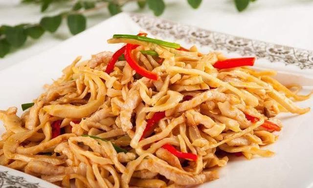 美食|美食推荐家常炒笋丝,豆腐粉丝鱼,韩式泡菜青瓜杯,五彩虾仁