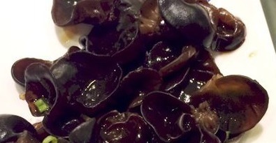 醋泡木耳|用醋泡一物,坚持睡前吃两口,体内毒素排得干干净净,肚子也平了