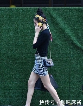 搭配|初秋时节天气转凉,一身半袖针织衫+半身裙搭配,优雅大方显气质