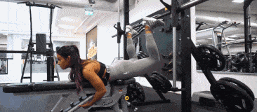 动作|95后健身博主，从瑜伽到力量训练，让她拥有91、59、96的三围