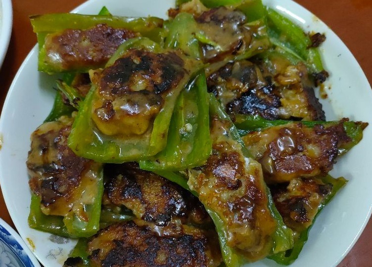 肉馅|准岳父岳母来家,女友嫌做菜太抠门,菜上桌她却默默不吭声!