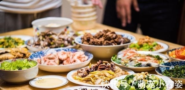 年夜饭|晒晒我家的年夜饭,4小时做12道菜,上桌后怀疑自己是“饲养员”