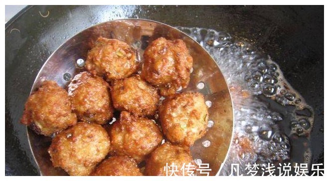 肉丸|炸小肉丸时加上“糯米”,出锅后肉丸弹牙筋道,香气四溢