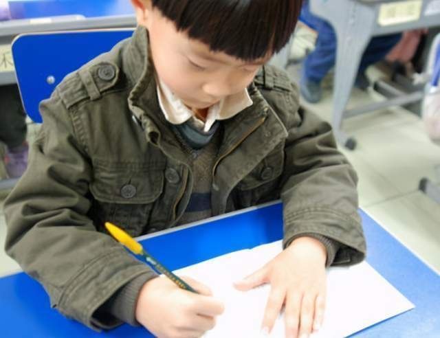 家长|老师要求孩子写一百遍“罗”，妈妈看后笑傻了，灵魂字体就此诞生