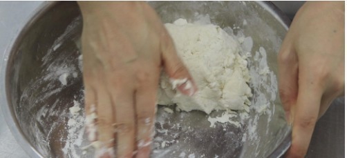 一碗面粉,一盆素馅,不用蒸,快速做蓬松柔软发面馅饼,好吃极了