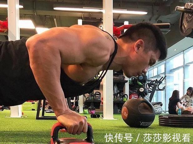 健身|泰国“最帅和尚”还俗,出家4年每天都不忘健身,还俗后成为模特