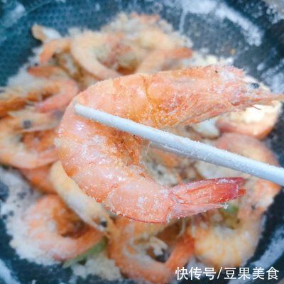 诀窍|告诉你3个诀窍，在家也能做出一盘地道鲜嫩的盐焗虾
