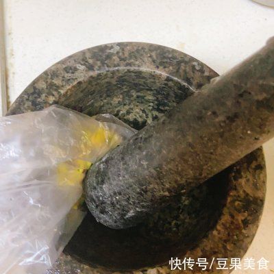 好吃到模糊的牛油果慕斯蛋糕，怎么都吃不够