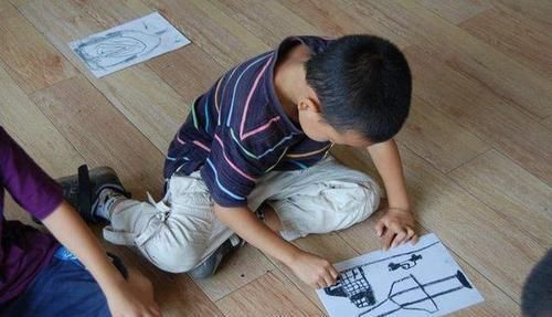 英国|英国爸爸把儿子画的“四不像”PS成现实东西，看着搞笑实则很用心