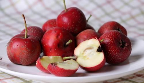  排毒|女性到了中年，推荐吃3种食物，排毒杀菌，降压减脂，增强体质