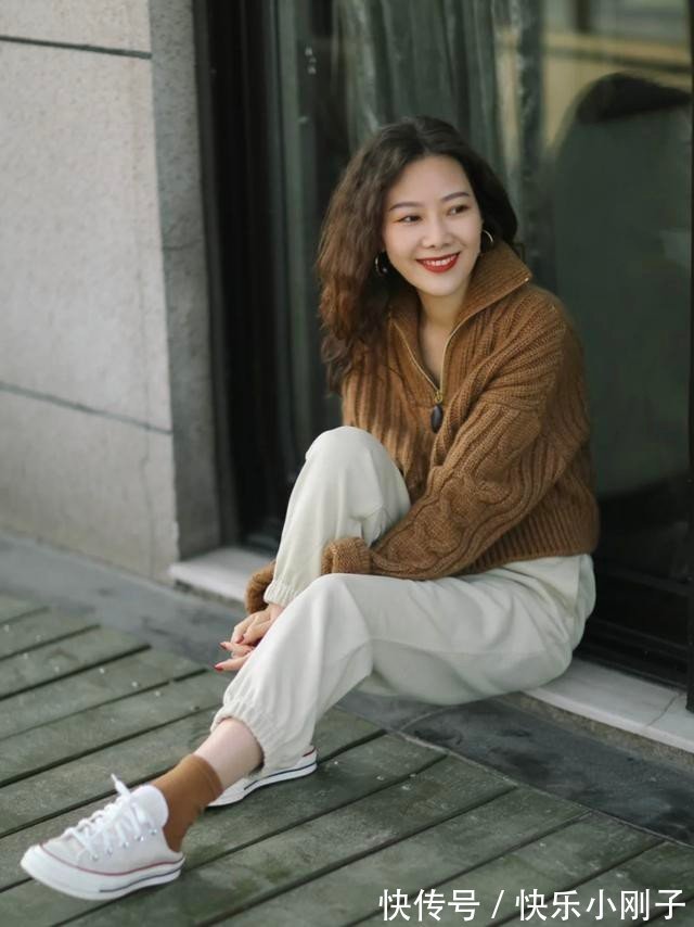 打底 秋冬穿毛衣太美了,多种搭配方式,保暖又有气质!