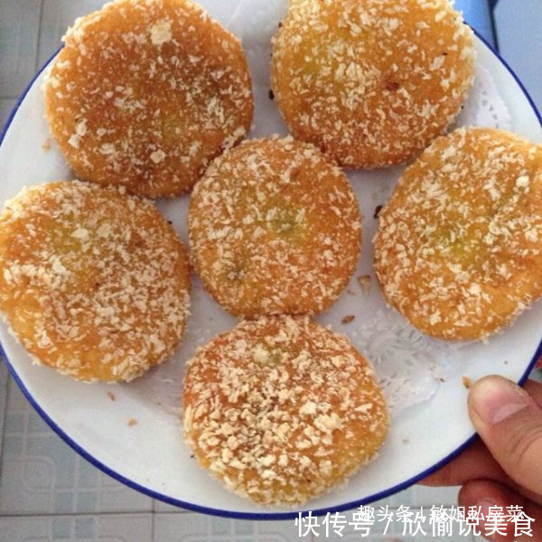 家人爱吃的南瓜饼，不放面粉，不用发面，外脆里软，吃过心满意足