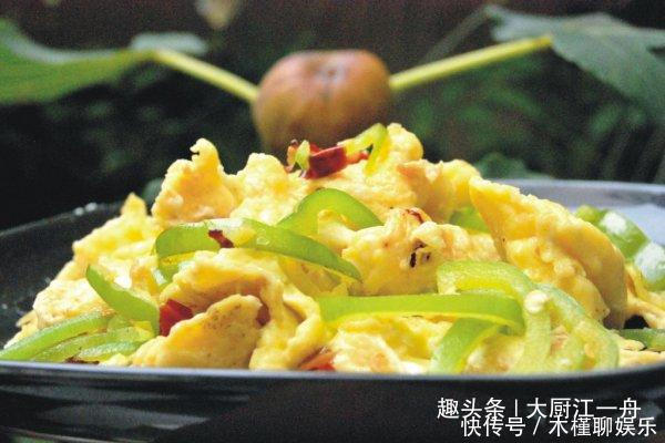 炒鸡蛋|炒鸡蛋,直接下锅煎就错啦,多做这两步,鸡蛋松散鲜嫩还显多