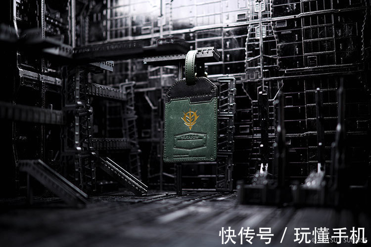 皮革 高达联名皮革产品:三大经典招牌机甲均亮相