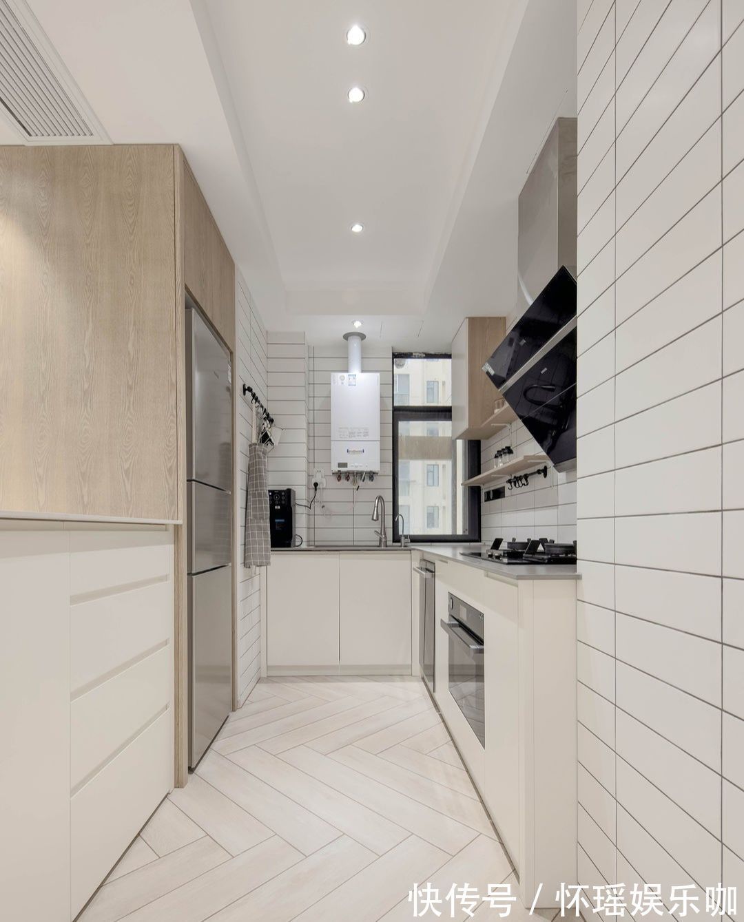 卧室床|舍弃客厅,不买餐桌,卧室床悬空,他家86㎡堪称小户型装修的榜样