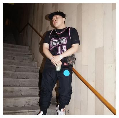 时尚歌星艾福杰尼戴什么腕表,男士运动腕表,爱彼15400的魅力