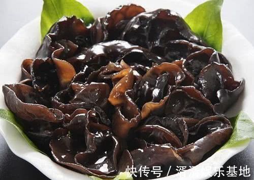 常吃|女人想变美,不妨常吃以下食物,滋润肌肤,减少脸上色斑